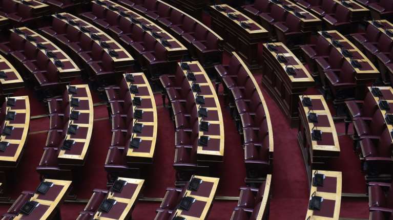 Ρουσφέτι: Σιωπή των κομμάτων της αντιπολίτευσης για το &quot;επίδομα επικινδυνότητας&quot; στους υπαλλήλους της Βουλής