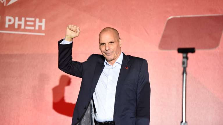 Γιάνης Βαρουφάκης: Η αστυνομία στέλνει στον εισαγγελέα το βίντεο που λέει ότι πήρε ναρκωτικά [βίντεο]