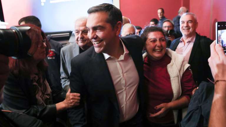 Δημοσκόπηση Alco: Το 62% δεν εμπιστεύεται καθόλου τον Τσίπρα - Από ποια κόμματα αντλεί ψηφοφόρους