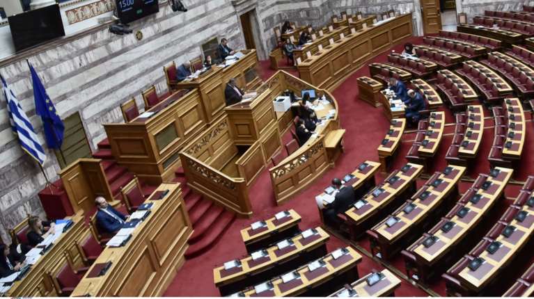 Έντονες αντιδράσεις από την αντιπολίτευση για την υπόθεση των υποκλοπών