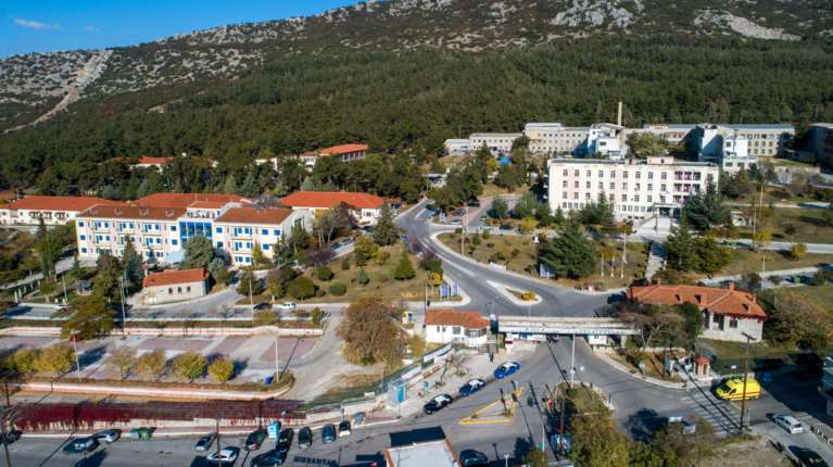 Ασπροβάλτα: Εξιτήριο πήρε η 26χρονη που τραυματίστηκε από έκρηξη φιάλης - Στην εντατική παραμένει ο 41χρονος