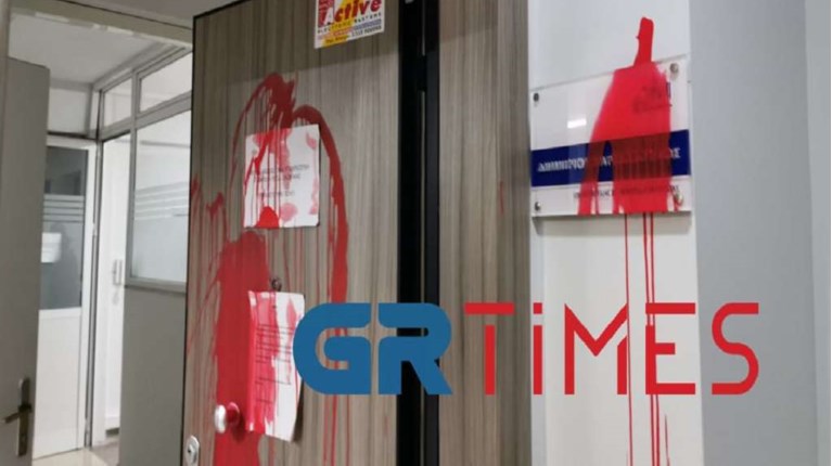 Επίθεση στο γραφείο του Βαρτζόπουλου