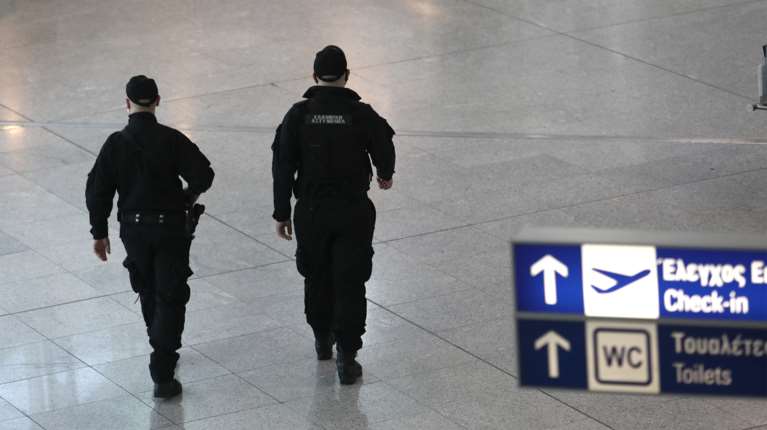 Σύλληψη 29χρονης στο "Ελ. Βενιζέλος" με 24 κιλά ακατέργαστης κάνναβης