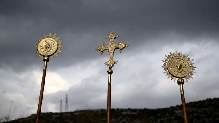 Μεγάλη Παρασκευή: &quot;Η ζωή εν τάφω&quot; - Τι συμβολίζει η σημερινή ημέρα - H κορύφωση του Θείου Δράματος και ο Επιτάφιος