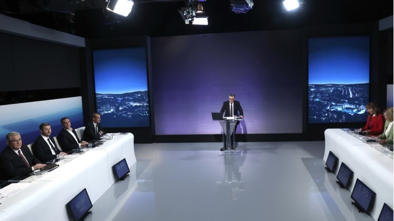 ντιμπειτ