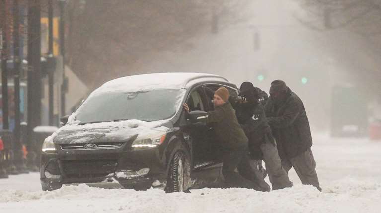 Χάος στις ΗΠΑ: Στους 30 οι νεκροί από τον φονικό χιονιά - Εκατοντάδες χιλιάδες σπίτια χωρίς ρεύμα