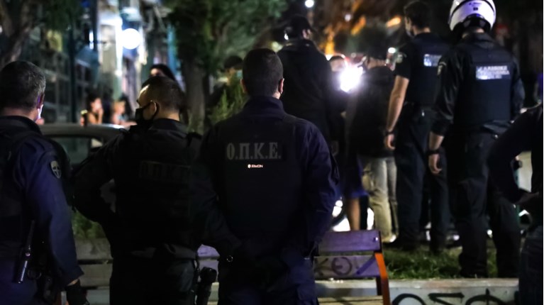 Αστυνομία στην πλατεία Βαρνάβα