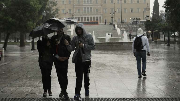 Eκτακτο δελτίο καιρού ΕΜΥ για κακοκαιρία αυτή την εβδομάδα – Πότε έρχονται έντονες βροχές στην Αττική