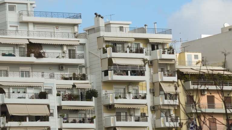 Επιστροφή ενοικίου: Πώς φτάσαμε στο να δηλώνονται μισθώματα σπιτιών... 5 ευρώ τον μήνα