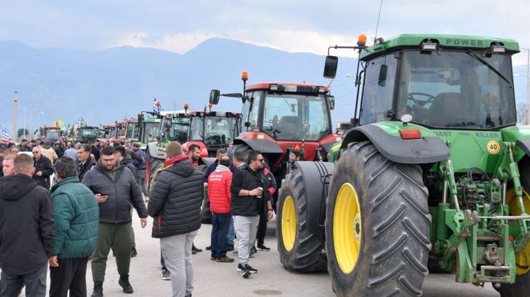 &quot;Χριστούγεννα στα μπλόκα&quot;: Ράγισαν οι σχέσεις κυβέρνησης - αγροτών λόγω καθυστερημένων πληρωμών και ευλογιάς