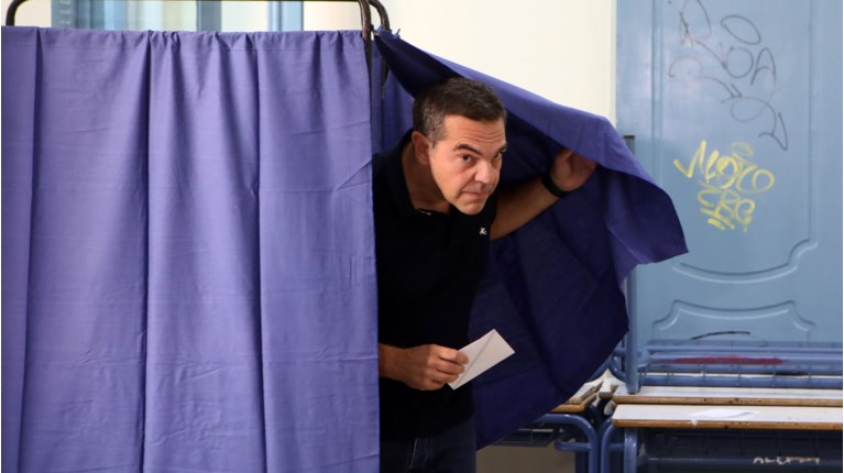 Αλέξης Τσίπρας ψηφίζει