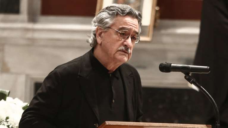Νίκος Γαλανός: Η δήλωσή του για τον θάνατο, στην κηδεία της Μάρθας Καραγιάννη [βίντεο]