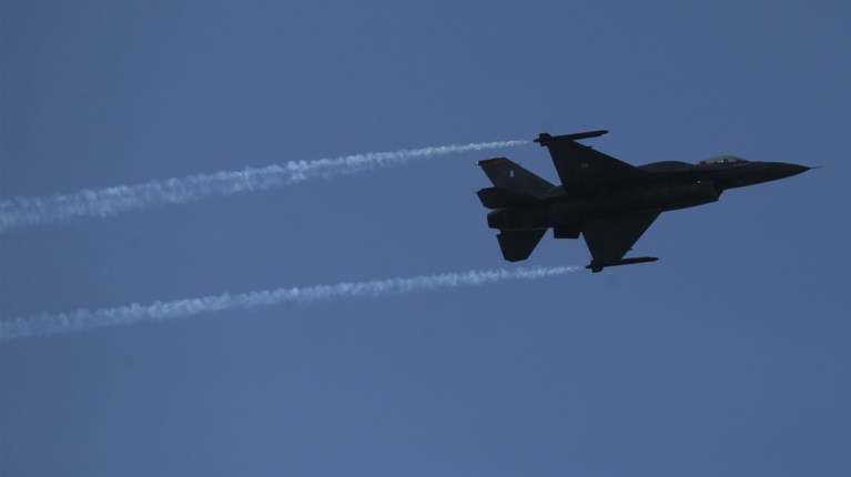 f-16