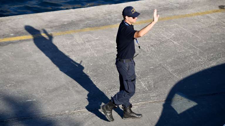 Κάλυμνος: 78χρονη δάγκωσε λιμενικό στο χέρι