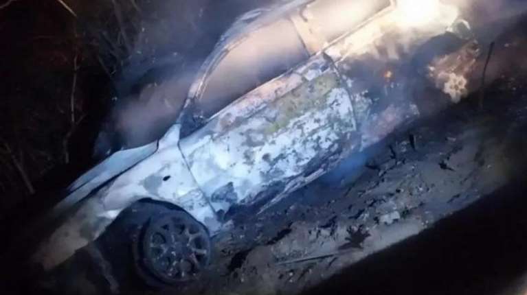 Θεσσαλονίκη: Αυτοκίνητο έπεσε σε κολόνα και τυλίχθηκε στις φλόγες - Σώθηκε η οδηγός [βίντεο]