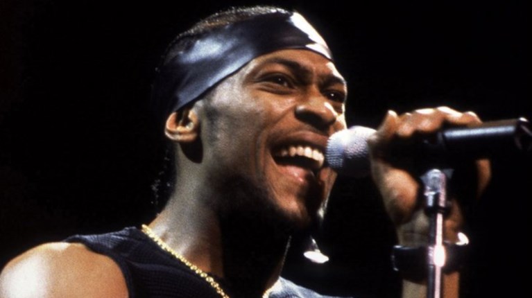 ΠΕΘΑΝΕ ΤΡΑΓΟΥΔΙΣΤΗΣ D'ANGELO