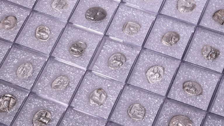 Παραδόθηκε στην Τουρκία θησαυρός αρχαίων νομισμάτων που κατασχέθηκε στον Έβρο [εικόνες]