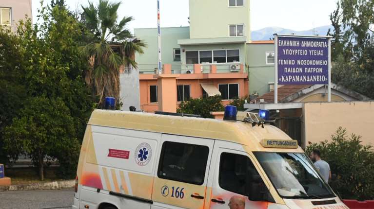 Αχαΐα: Πώς έγινε η τραγωδία με τον 3χρονο που έπεσε από μάντρα - Οι γιατροί έκαναν επί 40 λεπτά ΚΑΡΠΑ, συνελήφθη ο θείος