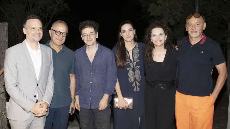 Επίδαυρος: Ο &quot;Όρκος της Ευρώπης&quot; με τη Ζιλιέτ Μπινός έκανε πρεμιέρα στο αρχαίο θέατρο- Ο Christian Louboutin ανάμεσα στους θεατές