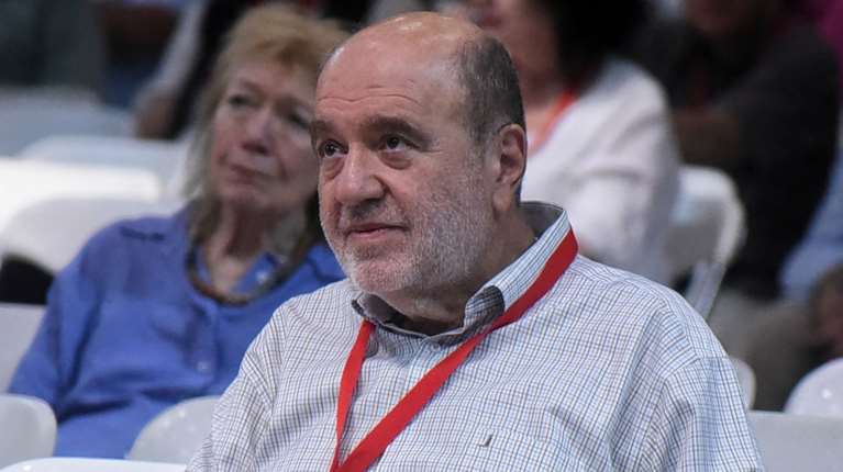 Τρύφωνας Αλεξιάδης: Η Καρυστιανού στοχεύει από τους ακροκεντρώους και φτάνει μέχρι την ακροδεξιά