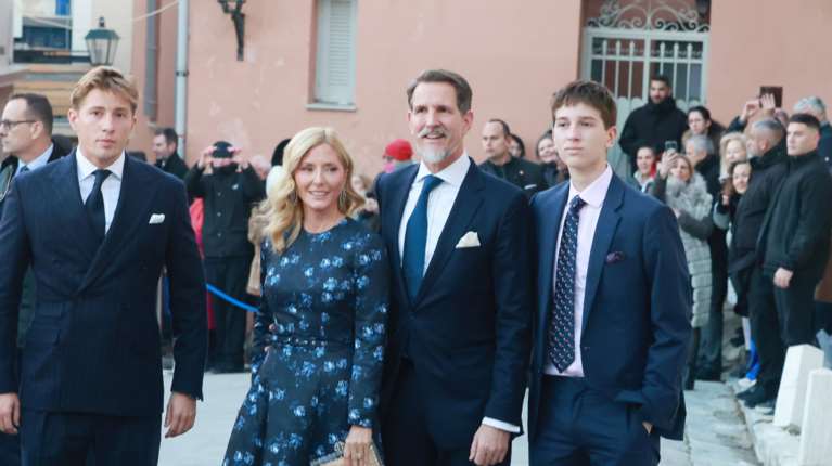 Tα τρυφερά φιλιά του Κωνσταντίνου Αλέξιου με τη νέα του σύντροφο έγιναν θέμα στα διεθνή ταμπλόιντ