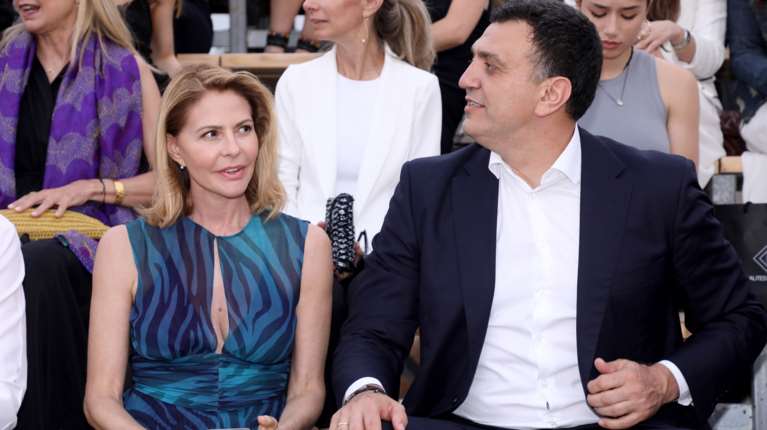 Τζένη Μπαλατσινού- Βασίλης Κικίλιας: Οικογενειακώς στα Καλάβρυτα- Με γαλότσες ο Παναγιώτης Αντώνιος