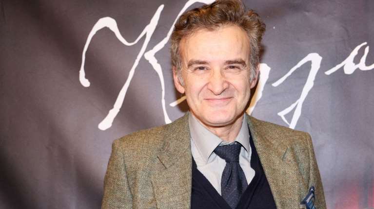 Νίκος Ορφανός: Στο Ανόβερο για αφαίρεση όγκου στο κεφάλι - Το ευχαριστώ με δάκρυα στα μάτια λίγο πριν επιστρέψει στην Ελλάδα