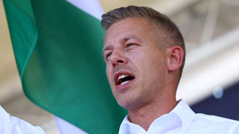 Ουγγαρία: Ροζ βίντεο του βασικού αντιπάλου του Ορμπαν προκαλεί σάλο - Για ρωσικό δάκτυλο κάνει λόγο ο Μαγιάρ