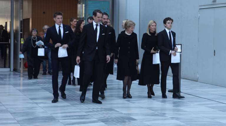 Ποιος υπουργός της κυβέρνησης έπεισε την τέως βασιλική οικογένεια να πάρει το επίθετο &quot;Ντε Γκρες&quot; - Ολόκληρο το παρασκήνιο