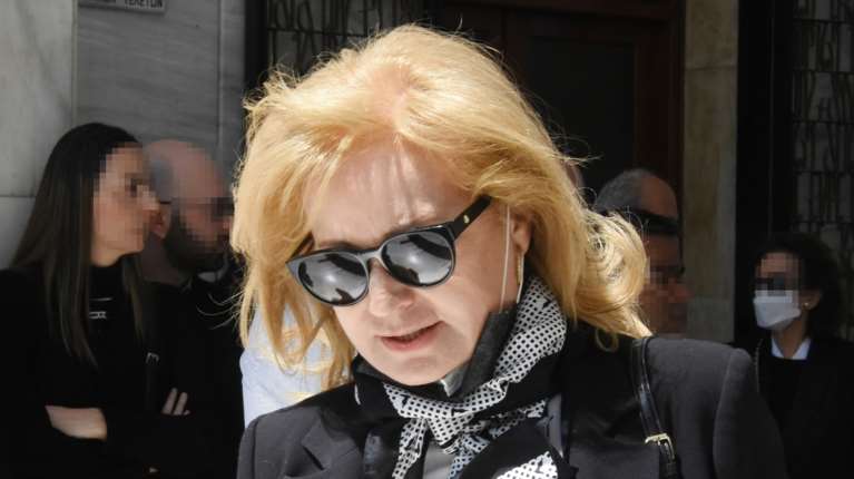 Συγκλονίζει η Νικολούλη: Τα ανίψια μου &quot;έφυγαν&quot; νωρίς - Ο Διονυσάκης ήταν μόλις 10 ετών