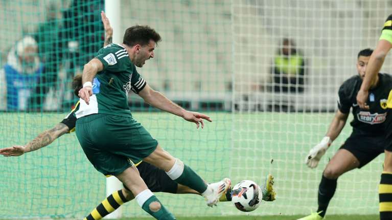 Ο Ιωαννίδης χάρισε το "τρίποντο" στον Παναθηναϊκό, 1-0 την ΑΕΚ και ξανά τη 2η θέση οι "πράσινοι"