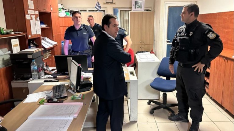 Νότης Μηταράκης
