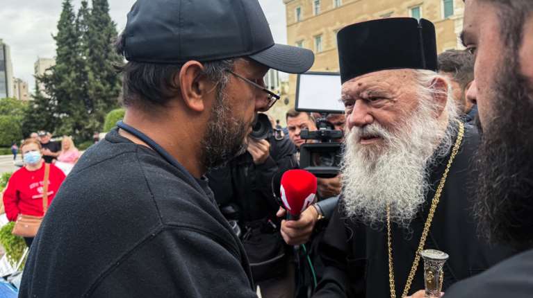 Στο πλευρό του Πάνου Ρούτσι ο Αρχιεπίσκοπος Ιερώνυμος - &quot;Ηρθα να δω έναν άνθρωπο που υποφέρει&quot; [βίντεο]