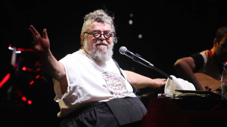 Ο Κραουνάκης αποκάλυψε πρώτη φορά ποια είναι η &quot;χοντρή νευρικιά&quot; στο τραγούδι &quot;Αδωνις&quot; [βίντεο]