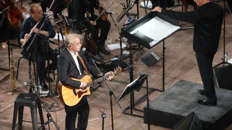 Ο Μίλτος Πασχαλίδης γιόρτασε &quot;30 χρόνια τραγούδια&quot; στο κατάμεστο Ηρώδειο [εικόνες]