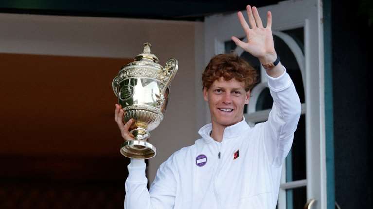 Wimbledon: Ο Γιανίκ Σίνερ &quot;αποκαθήλωσε&quot; τον Άλκαρεθ - Ο πρώτος Ιταλός που κατακτά το τρόπαιο