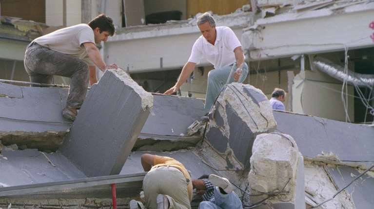 Σεισμός 1999: 26 χρόνια από τον φονικό σεισμό της Αθήνας - Τα 15 δευτερόλεπτα της καταστροφής [εικόνες]
