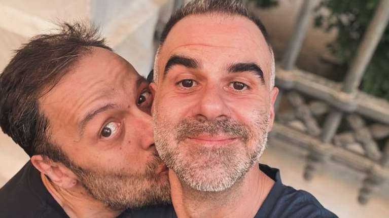 Αύγουστος Κορτώ: Η ερωτική εξομολόγηση στον σύζυγό του - &quot;Γιορτάζω κάθε μέρα και στιγμή από τότε που σε γνώρισα&quot;