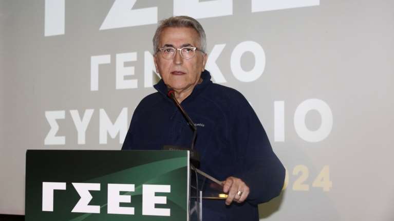 Παναγόπουλος: Η πρώτη αμήχανη αντίδραση στη Βουλή μετά το "πάγωμα" λογαριασμών του για υπεξαίρεση κονδυλίων