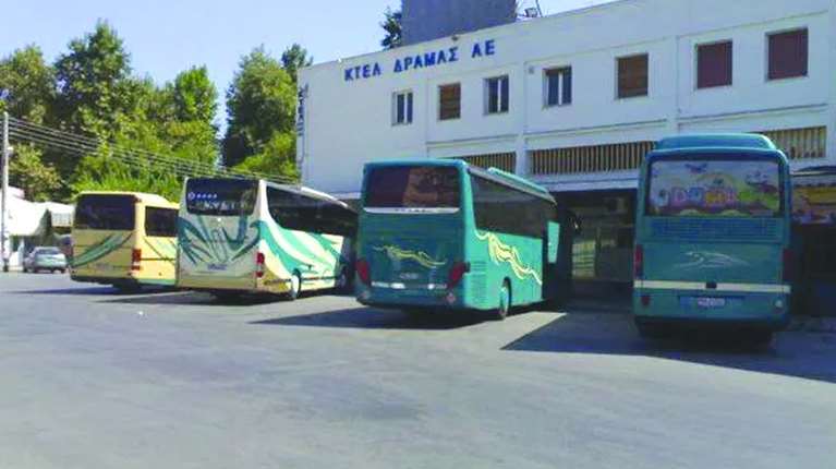 Δράμα: &quot;Μαμά, είμαι στο πουθενά&quot; - Οδηγός ΚΤΕΛ φέρεται να εγκατέλειψε 12χρονα στα χωράφια - &quot;Καλά έκανε&quot; λέει ο πρόεδρος