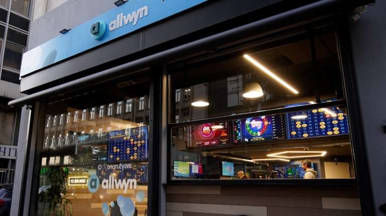 Κλήρωση ΤΖΟΚΕΡ 10/2/2026: Οι τυχεροί αριθμοί για τα 1 εκατ. ευρώ