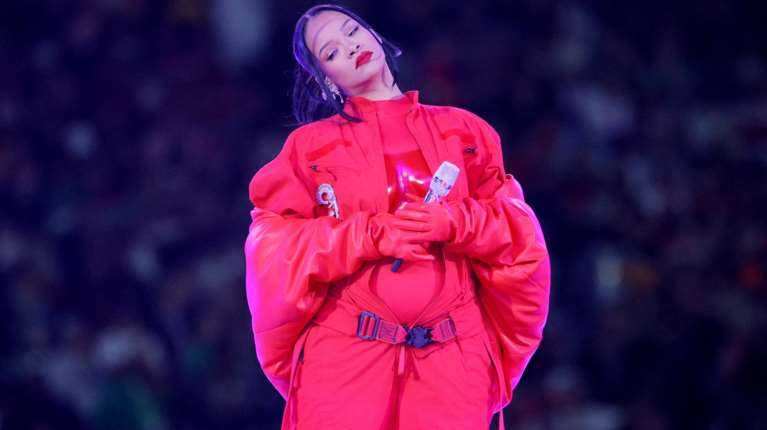 Θρήνος για τη Ριάνα: Πέθανε ο πατέρας της - Ήταν εθισμένος σε ναρκωτικά και αλκοόλ