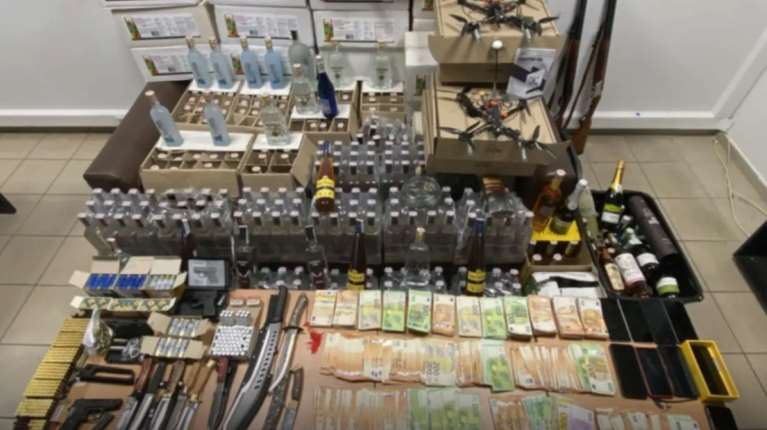 Μετέφεραν λαθραία ποτά, φυτοφάρμακα και drone από την Ουκρανία με τουριστικά λεωφορεία - Πώς δρούσε η εγκληματική οργάνωση