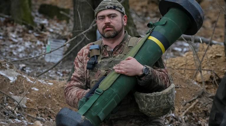 Ουκρανός στρατιώτης με Javelin