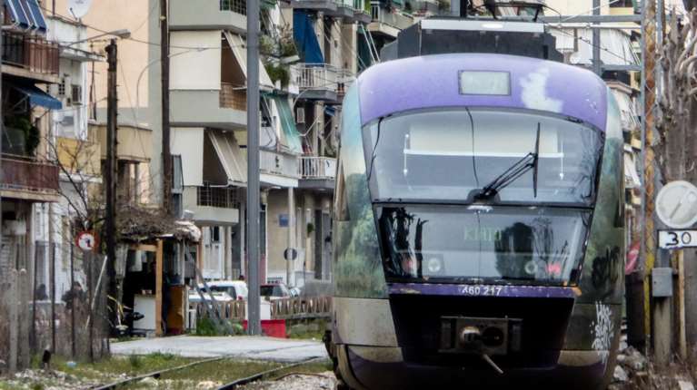 Καλώδια τηλεδιοίκησης αξίας 8.500 ευρώ έκλεψε 29χρονος από τον Προαστιακό Αγίων Αναργύρων