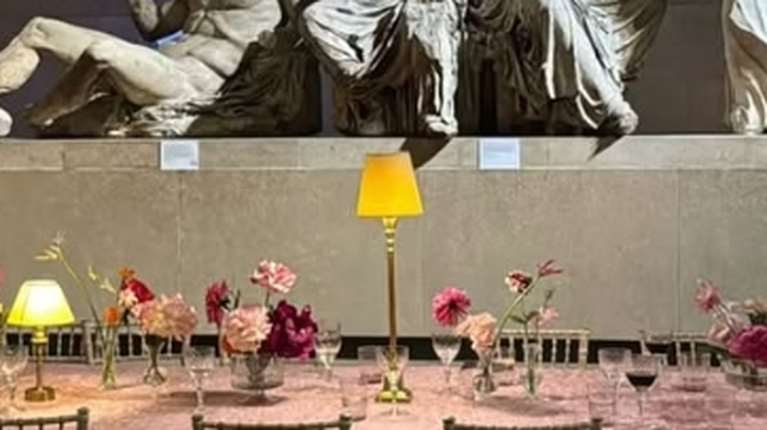 Βρετανικό Μουσείο: Αντιδράσεις για το κοσμικό δείπνο στην αίθουσα των Γλυπτών του Παρθενώνα- Δηλώσεις από Μενδώνη- Μαρέβα