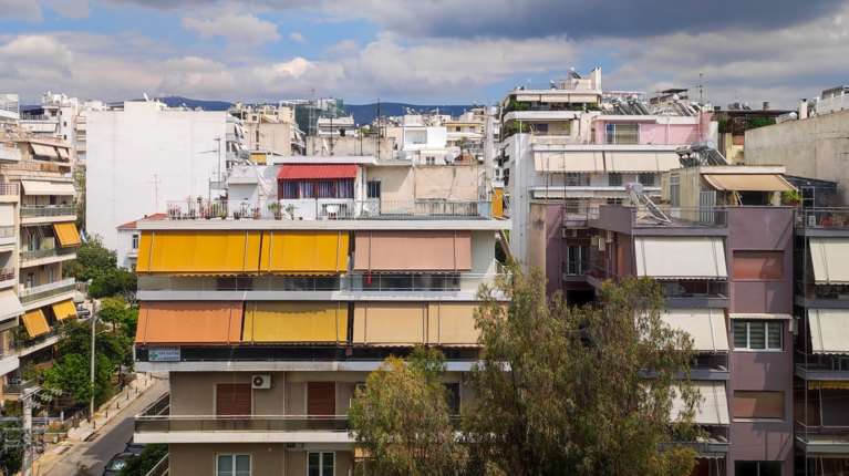 Οι 3 νέες αλλαγές στη φορολογία των ακινήτων - Και εξάμηνα μισθωτήρια για εκπαιδευτικούς και δημοσίους υπαλλήλους