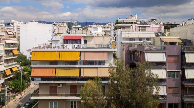Στεγαστική κρίση: Δύο νέα προγράμματα για προσιτή στέγη προ των πυλών - Τι είναι, ποιους αφορούν