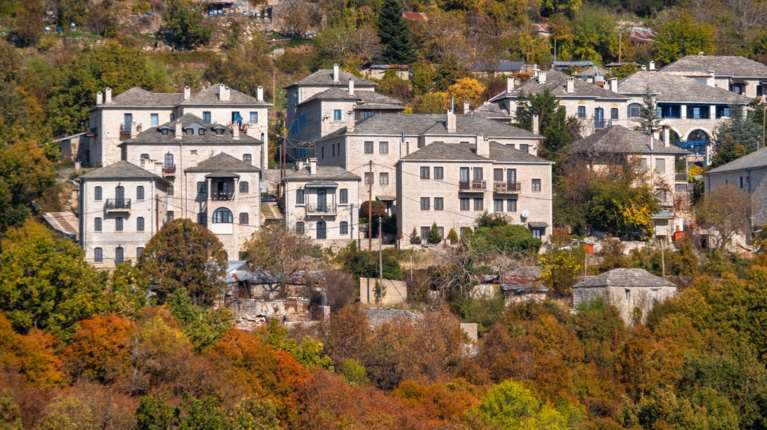Απόδραση την 28η Οκτωβρίου: 8 προορισμοί για το τετραήμερο μέσα στη φύση, σε γραφικά πανέμορφα χωριά