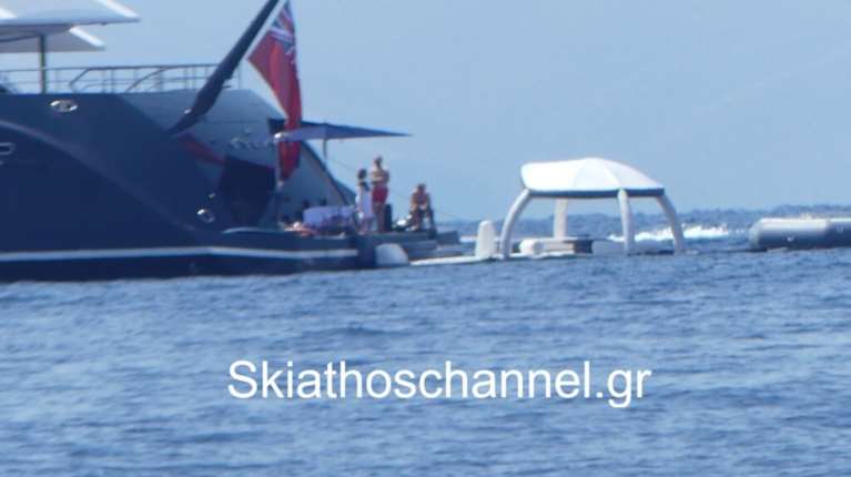 Ο Ρούπερτ Μέρντοχ στη Σκιάθο με την υπερπολυτελή θαλαμηγό του: Λάμψη και βουτιές στα Μάραθα [Εικόνες]